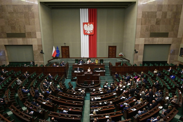 Posłowie na sali obrad w pierwszym dniu 17. posiedzenia Sejmu / 	Marcin Obara  /PAP