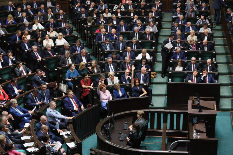Posłowie na sali obrad / 	Leszek Szymański    /PAP