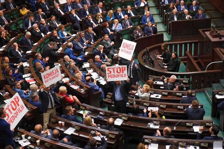 Posłowie opozycji podczas bloku wieczornych głosowań w Sejmie / 	Radek Pietruszka   /PAP