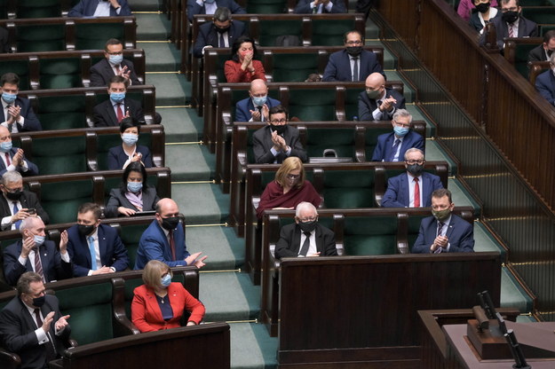 Posłowie PiS na sali obrad Sejmu w Warszawie /Mateusz Marek /PAP