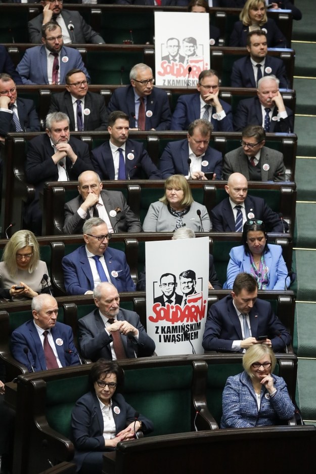 Posłowie PiS na sali obrad Sejmu /Tomasz Gzell /PAP