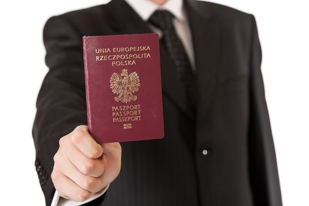 Posłowie PO chcą tak znowelizować prawo, aby paszport był na wyciągnięcie ręki /&copy;123RF/PICSEL
