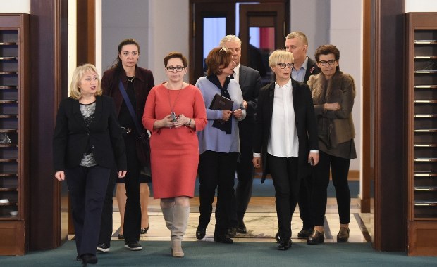 Posłowie PO nadal będą okupować salę plenarną