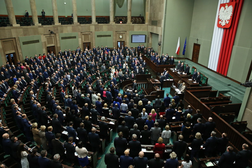 Posłowie podczas posiedzenia Sejmu /Rafał Guz /PAP