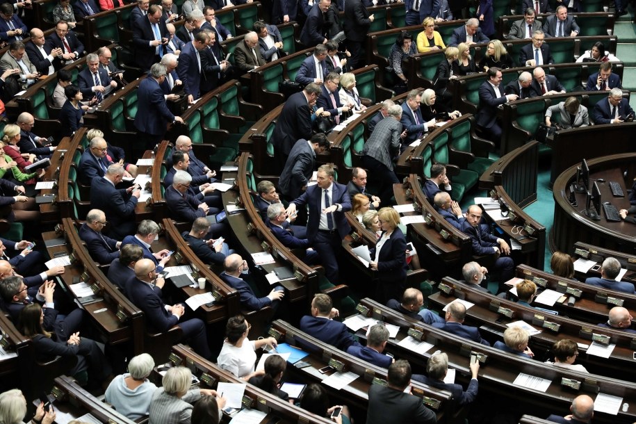 Posłowie podczas posiedzenia Sejmu /Leszek Szymański /PAP
