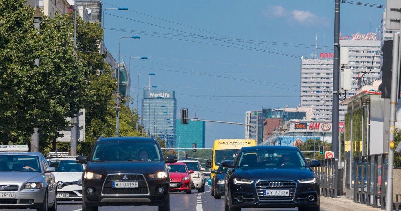 Posłowie pracują nad kolejną zmianą prawa o ruchu drogowym. Ma pomóc w budowaniu CEP 2.0 /ARKADIUSZ ZIOLEK/East News /Agencja SE/East News