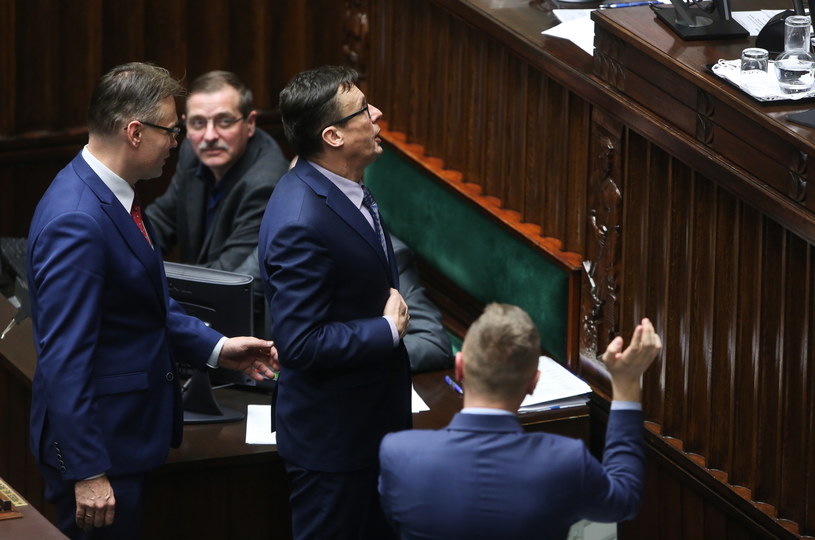 Posłowie Prawa i Sprawiedliwości Arkadiusz Mularczyk i Marek Ast podczas posiedzenia Sejmu /Rafał Guz /PAP