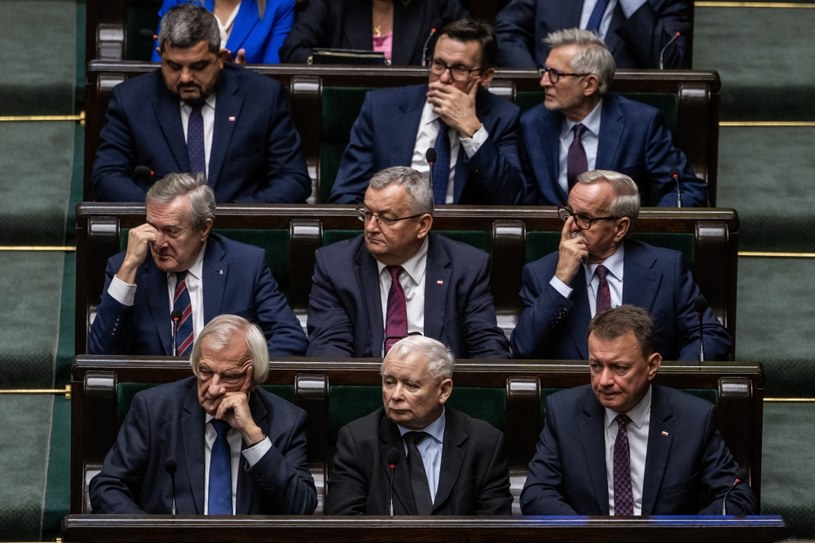 Posłowie Sejmu X kadencji rozpoczynają pracę zaopatrzeni w nowe tablety /Wojtek Radwański /AFP