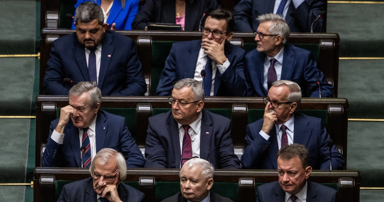 Posłowie Sejmu X kadencji rozpoczynają pracę zaopatrzeni w nowe tablety /Wojtek Radwański /AFP