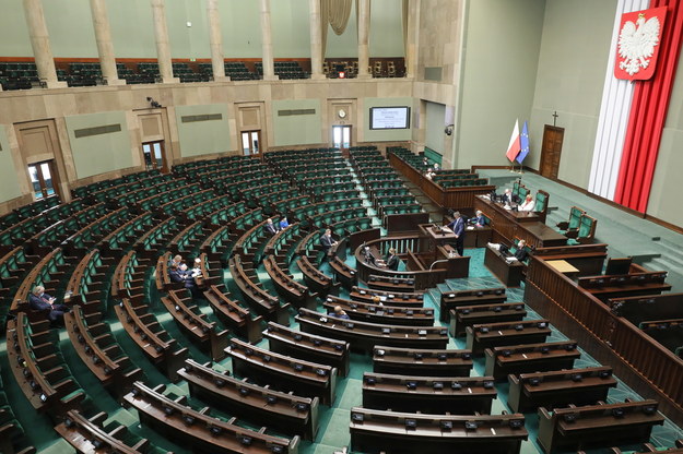 Posłowie w sali obrad Sejmu /Paweł Supernak /PAP