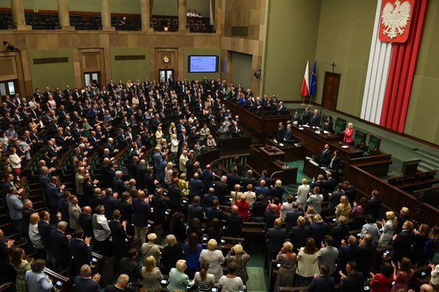 Posłowie w sali plenarnej Sejmu /Piotr Nowak /PAP