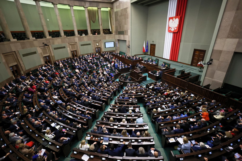 Posłowie w środę odrzucili wniosek złożony przez koło poselskie Konfederacja o odrzucenie w całości w pierwszym czytaniu rządowego projektu ustawy o 14. emeryturze / 	Leszek Szymański    /PAP