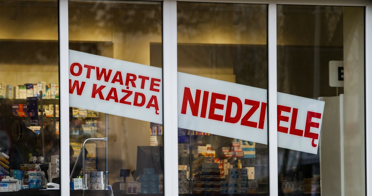 Posłowie zdecydowali w sprawie projektu ustawy wprowadzającego dwie niedziele handlowe w miesiącu /Artur Szczepański /Reporter
