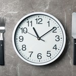 Post przerywany działa lepiej niż liczenie kalorii? Nowe odkrycie naukowców