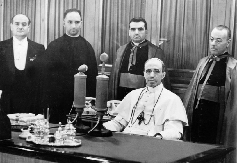 Postać Piusa XII do dziś wywołuje wiele kontrowersji /East News