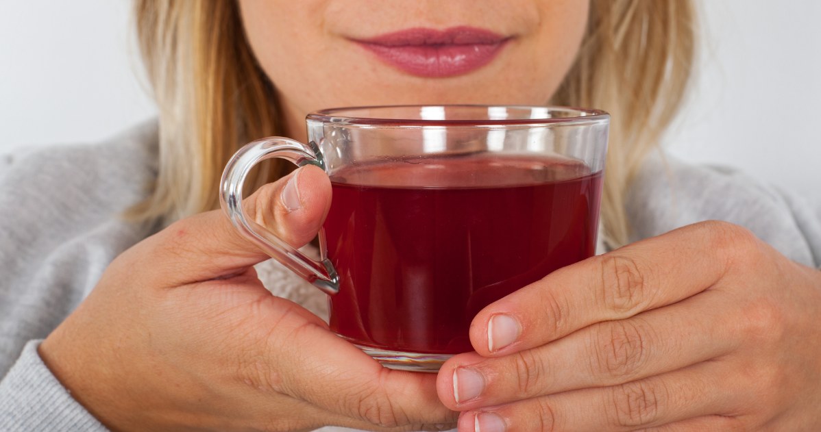 Postaw na napar z hibiskusa. Efekty cię zaskoczą /123RF/PICSEL