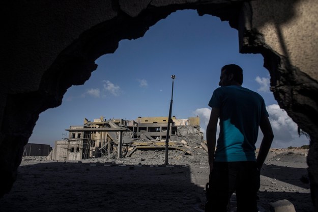 Posterunek policji Hamasu zniszczony w czasie izraelskich nalotów /Oliver Weiken /PAP/EPA