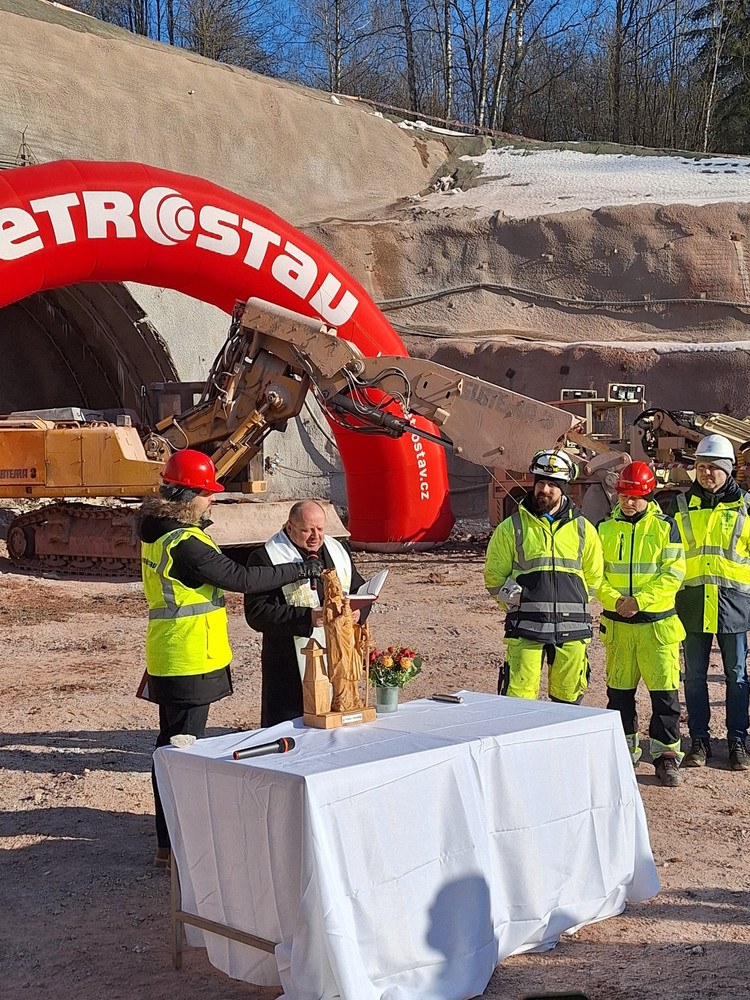 Poświęcenie figurki świętej Barbary /Ředitelství silnic a dálnic /