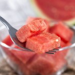 arbuz Posyp arbuza a podziała jak naturalny izotonik. Jedz nie tylko w upały
