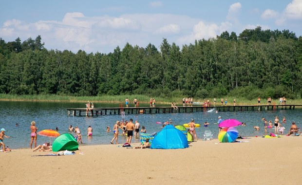 Poszedł popływać w jeziorze Lepaki. Zniknął pod wodą