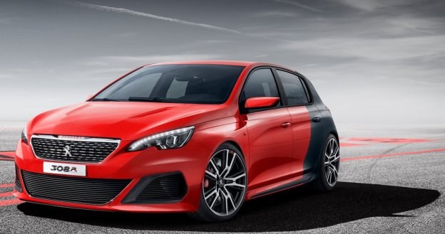 Poszerzony o 3 cm rozstaw kół 308 w wersji R maskują większe nadkola. /Peugeot