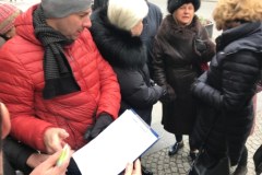 Poszkodowani przez GetBack próbowali złożyć petycję w kancelarii Romana Giertycha