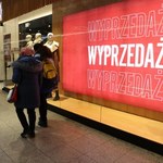 Poszła na poświąteczne wyprzedaże. Paragon był długi, ale obniżka jedna