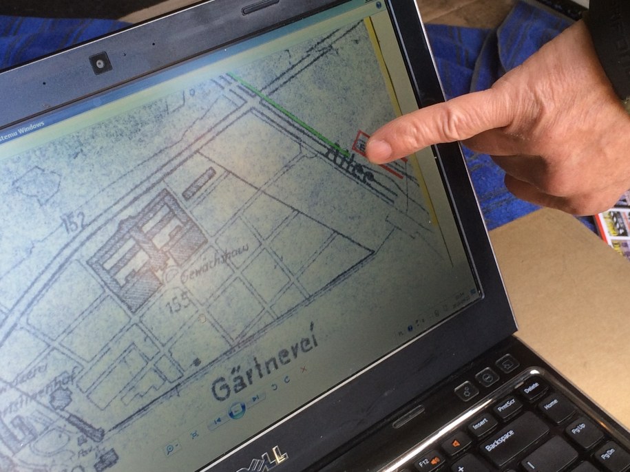 Poszukiwacze dysponują starymi zdjęciami lotniczymi tego miejsca, mapami i zeznaniami świadków /Bartłomiej Paulus /RMF FM