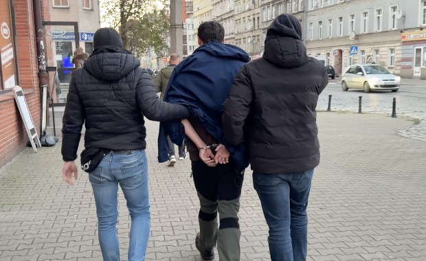 Poszukiwani listami gończymi wpadli w innym mieście. Akcja stołecznej policji