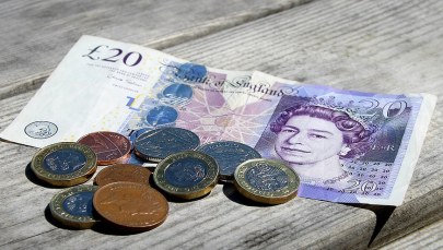 Poszukiwania anonimowego darczyńcy. Ktoś celowo zostawia pliki banknotów 