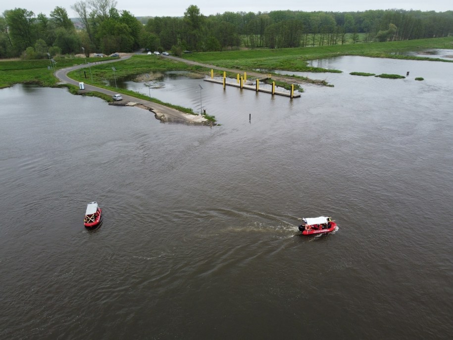 Poszukiwania na Odrze /Lech Muszyński /PAP