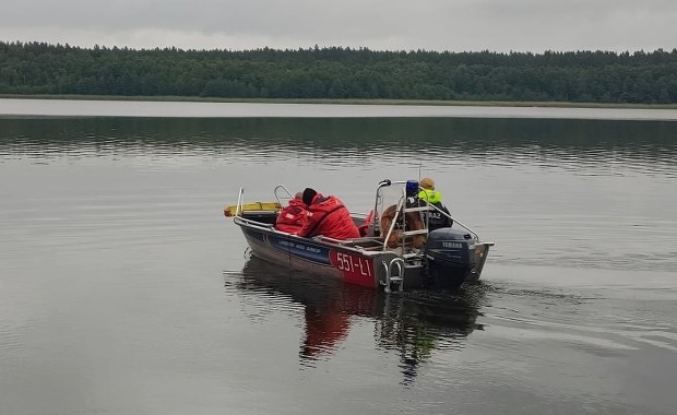 Poszukiwania nastolatków zaginionych na jeziorze. Tragiczne informacje