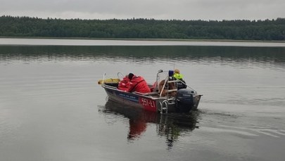 Poszukiwania nastolatków zaginionych na jeziorze. Tragiczne informacje