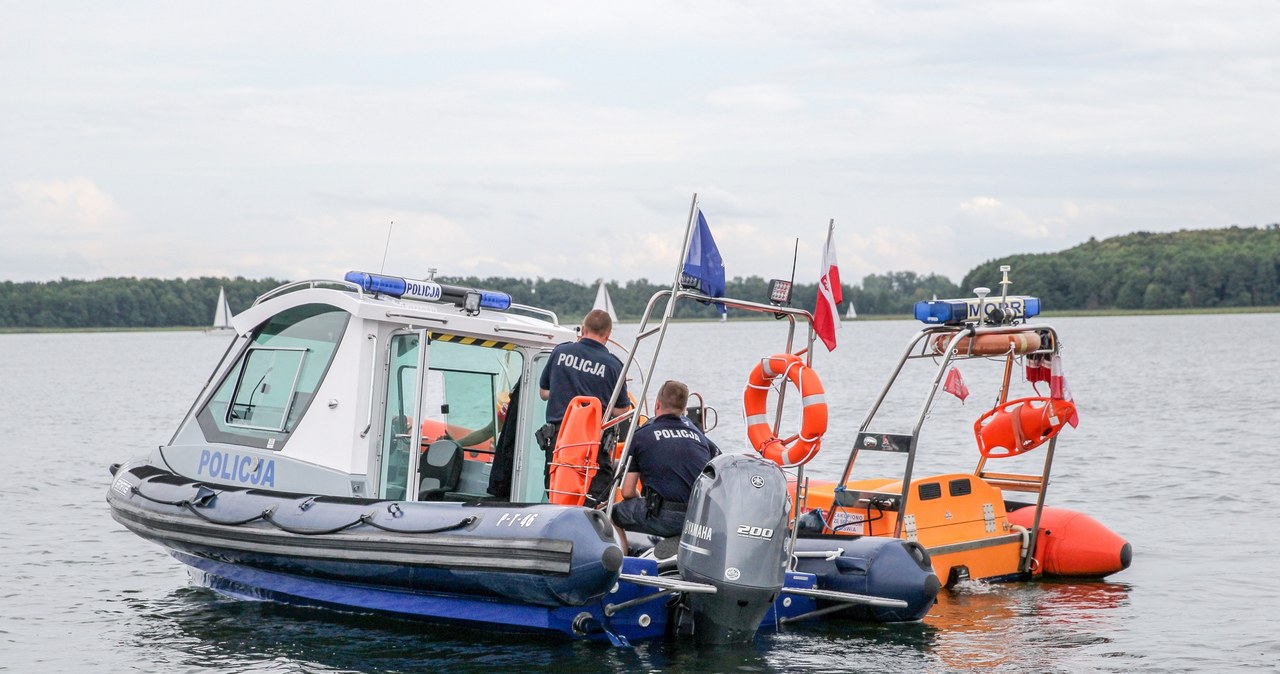 Poszukiwania Piotra Woźniaka-Staraka na Jeziorze Kisajno, fot. Grzegorz Kamiński /East News