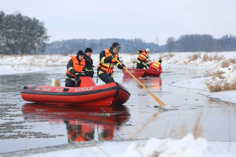 Poszukiwania zaginionych braci na rzece Liwiec /Leszek Szymański /PAP
