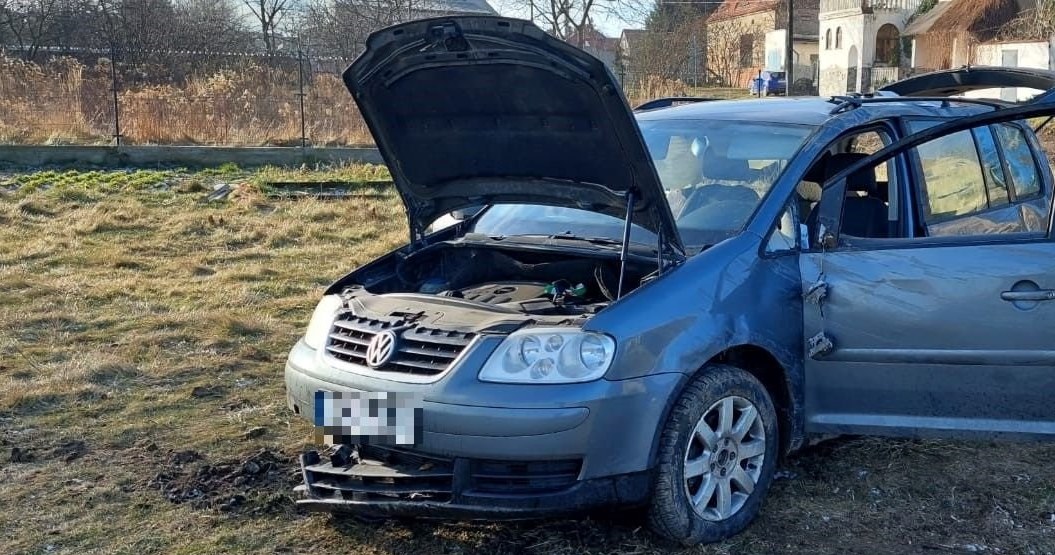 Poszukiwany mężczyzna próbował uciec Volkswagenem Touranem /Policja