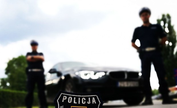  Poszukiwany mężczyzna złamał przepisy przed nosem drogówki