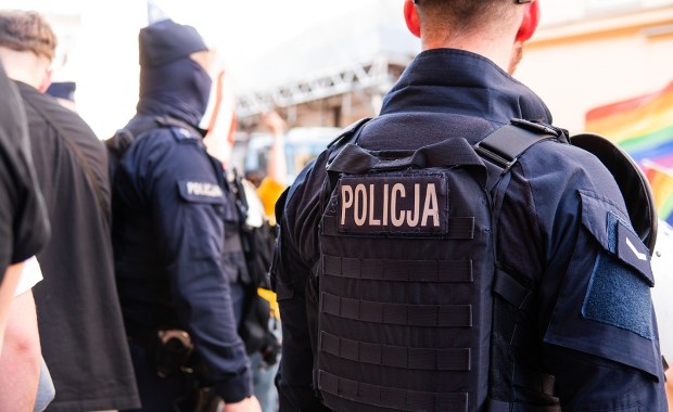 Poszukiwany zabarykadował się w mieszkaniu z dzieckiem. Kontrterroryści w akcji