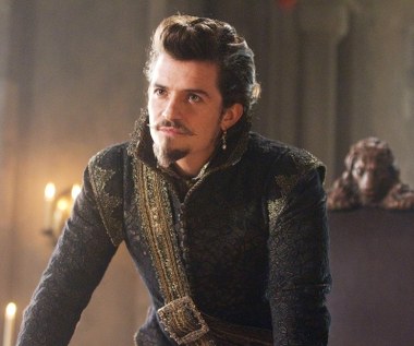 Potem Blooma mogliśmy zobaczyć w "Trzech muszkieterach 3D". Brytyjski aktor w produkcji Paula W. S. Andersona wcielił się w rolę księcia Buckingham. Artysta wyznał, że inna niż dotychczasowe rola sprawiła, iż czuł się "wyzwolony".

"Nie sądzę, abym zgodził się na rolę D'Artagnana. Chciałem zagrać kogoś złego. Zazwyczaj wcielam się w rolę dobrego faceta i dlatego tak bardzo zależało mi, żeby zagrać w tym filmie. Tylko dlatego zdecydowałem się wziąć w nim udział" - oznajmił Bloom.

"Od razu wiedziałem, że to odpowiednia osoba do takiego projektu, ale nie byliśmy pewni, którą rolę mu zaproponować. W roli muszkietera za bardzo by się kojarzył z 'Piratami z Karaibów'" - ujawnił reżyser "Trzech muszkieterów" dodając, że Bloom już "od jakiegoś czasu chciał uciec od swojego ekranowego wizerunku".