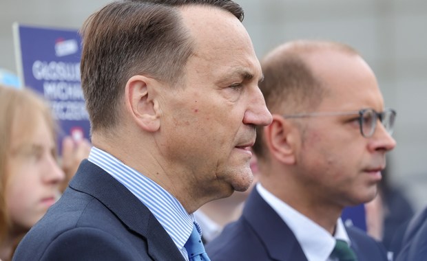 Potencjalni migranci mają się zniechęcić. Sikorski zapowiada akcję