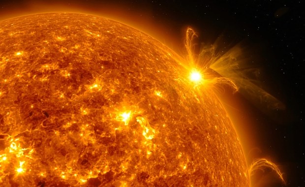 Potężna burza słoneczna uderzyła w Ziemię. Największa od 20 lat