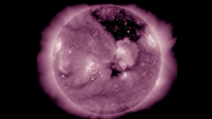 Potężna dziura koronalna uchwycona na Słońcu /NASA