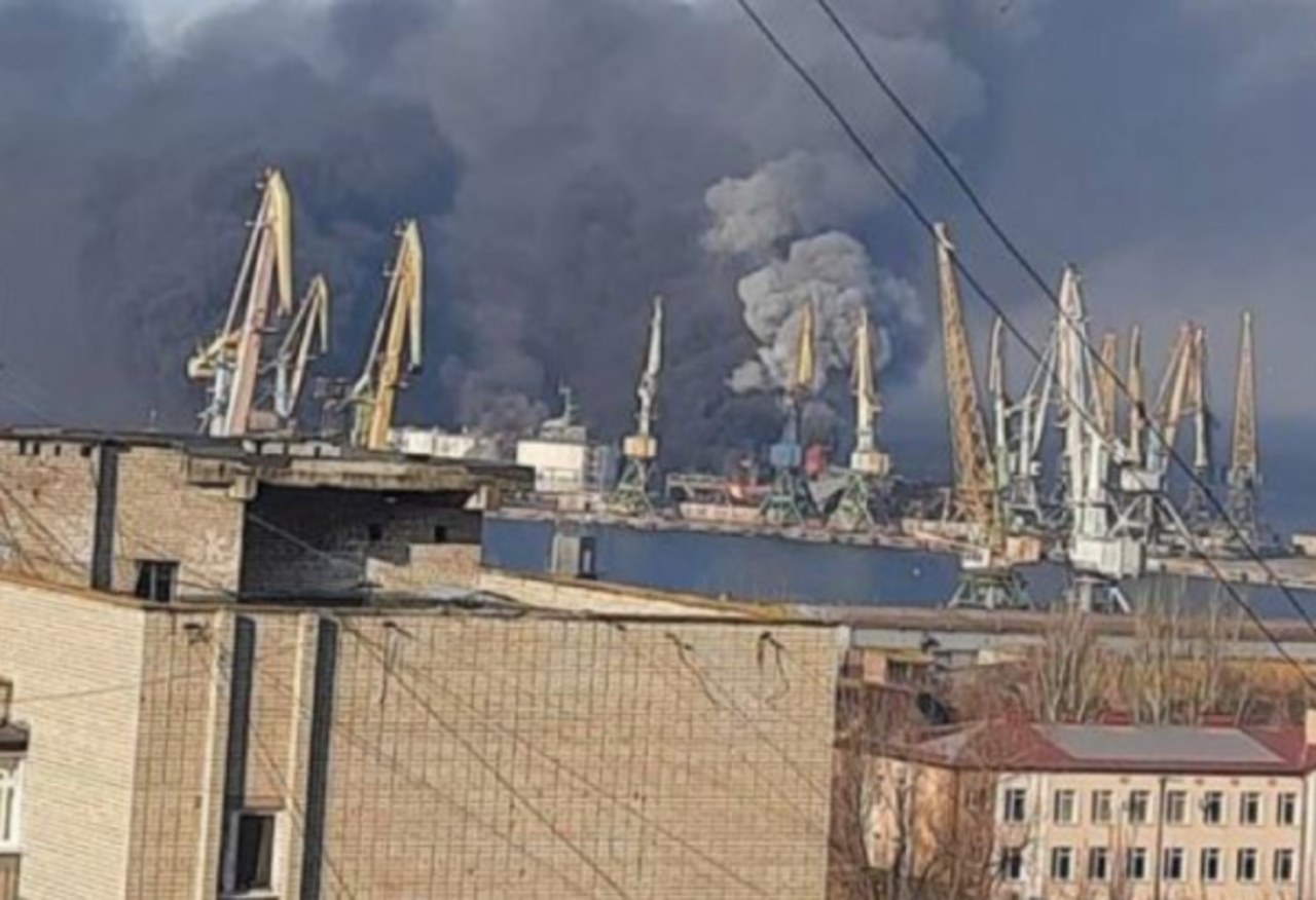 Potężna eksplozja w porcie w Berdiańsku. Płonie skład paliwa [FILM] 