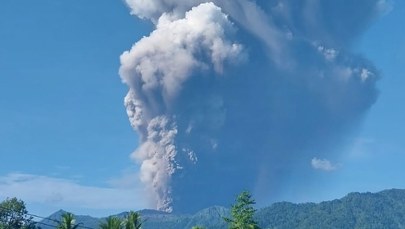 Potężna erupcja wulkanu Dukono. Trzy osoby nie żyją