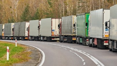 Potężna kolejka tirów na granicy Węgier i Ukrainy