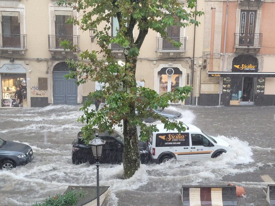 Potężna powódź w Katanii /Gorąca Linia RMF FM