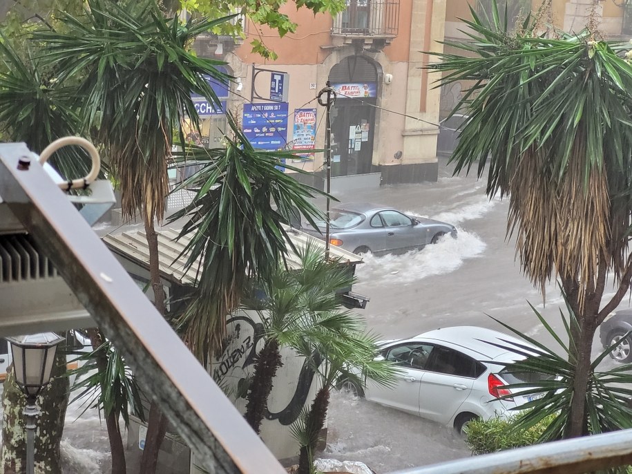 Potężna powódź w Katanii /ŁUKASZ /Gorąca Linia RMF FM