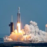 Potężna rakieta SpaceX znowu poleciała w kosmos. Po 18 miesiącach przerwy