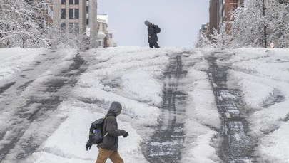 Potężna śnieżyca, wypadek i 20-godzinny korek pod Waszyngtonem