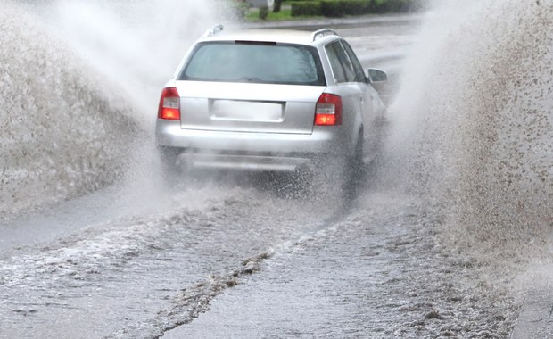 Potężna ulewa nad Ostrowem Wielkopolskim. Zalany dworzec, woda w szpitalu